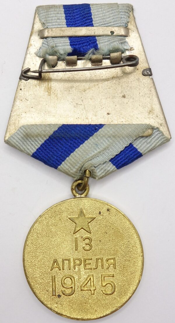 Soviet Medal for the Capture of Vienna variation 1